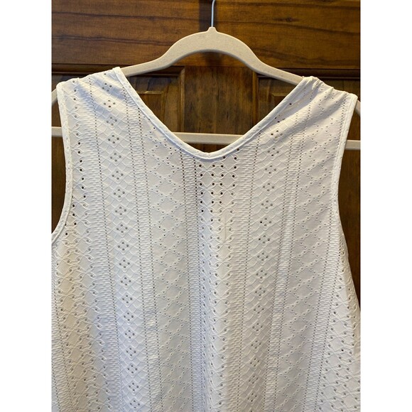 Womens Tank Top Size Large White V Neck with Crochet Border Lightweight New - Picture 7 of 12